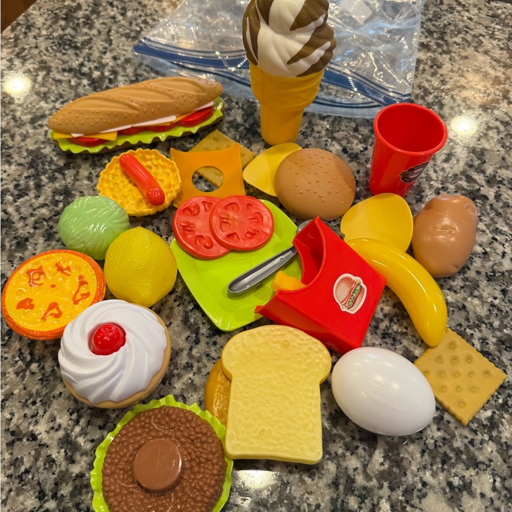 Assorted Kids' Play Food Set - Multi-Color Pretend Meal Kit